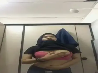 Bokep Hijab Pulang Kuliah Langsung Colmek Sebelum Ganti poster