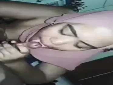 Bokep Jilbab Kerudung Pink Ngulum Kontol Rakus Banget poster