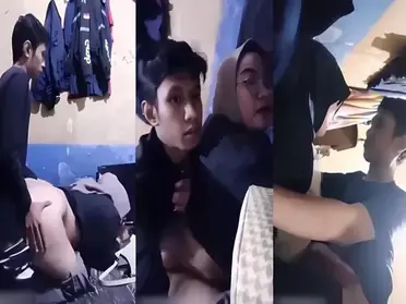 Hijabers Kacamata Montok Ngewe Ganas Becek Lumer WOT poster